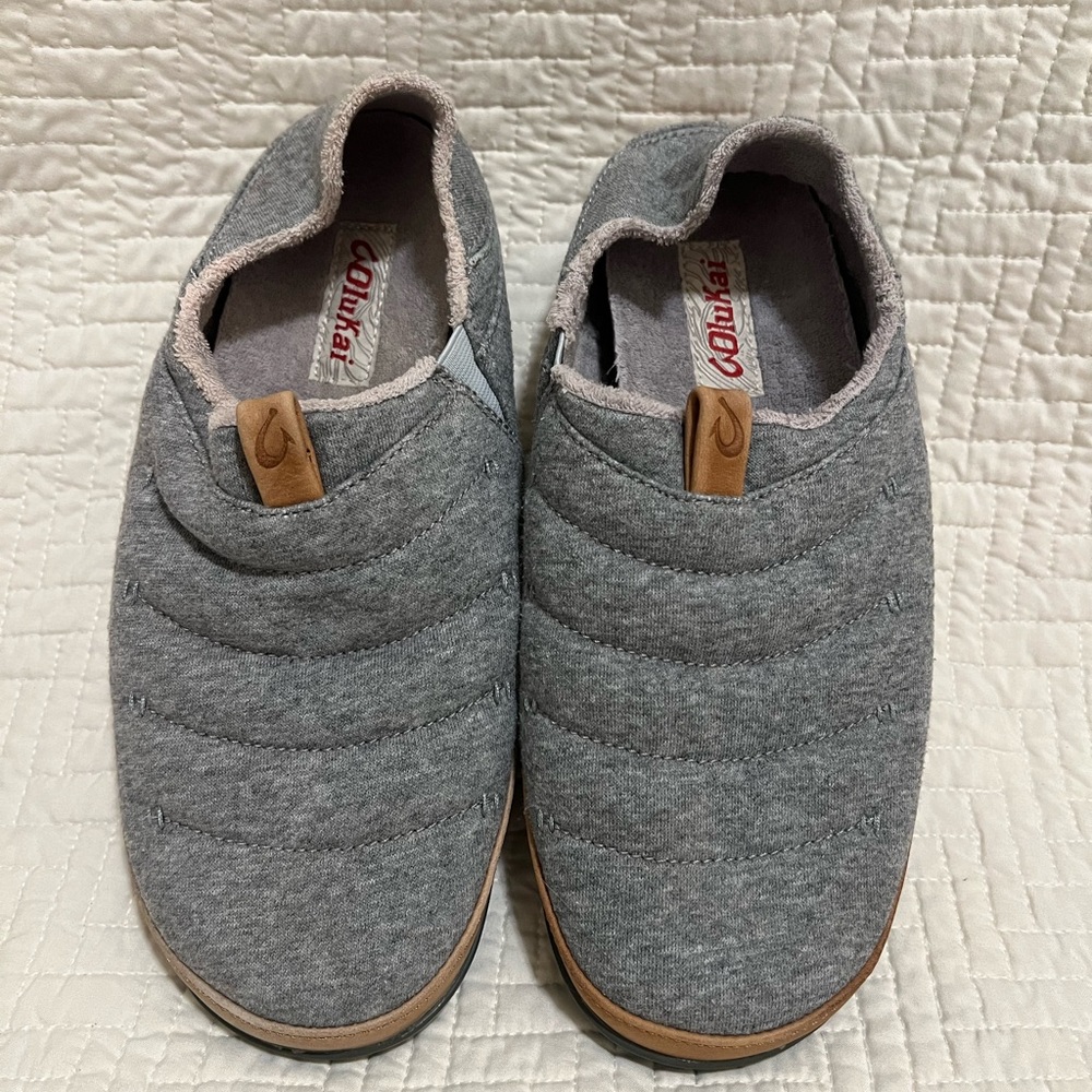 Olukai Mahana Gray Quilted Tan Leather House Slippers Sz 8